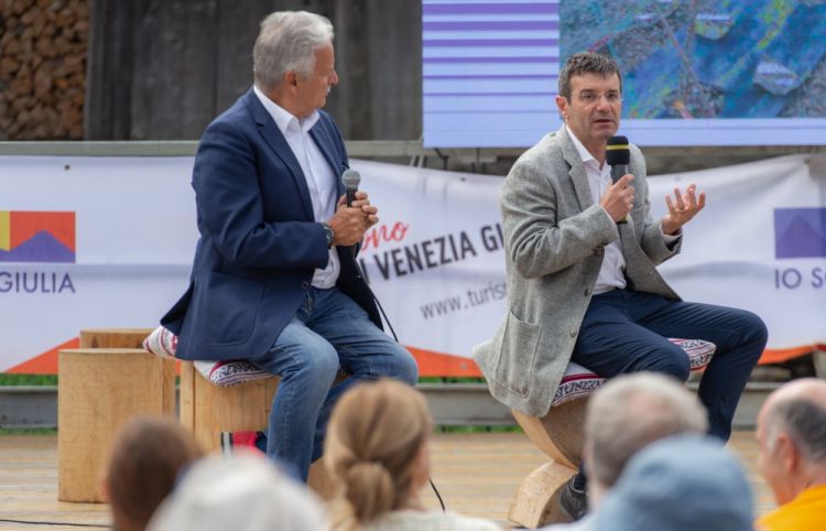 Marco Bravi, a destra, intervistato da Giuseppe Cordioli