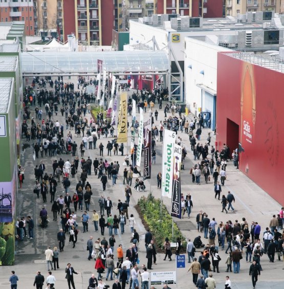 I numeri ufficiali di Vinitaly 2012 al termine del terzo giorno: 95mila mq di superficie espositiva, 4.164 espositori, 156mila visitatori di cui 2.625 giornalisti