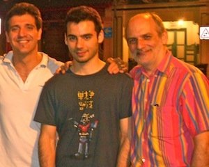 Da destra a sinistra, Corrado Assenza, suo figlio Francesco e Roberto De Franco, chef italiano dello Zafferano di Singapore