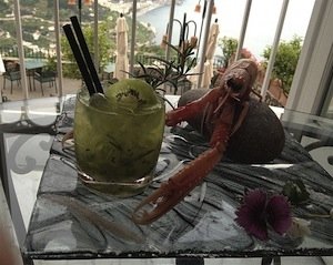 Nettuno, a cocktail by Donato Marzolla of Palazzo Avino in Ravello (Salerno): crushed lime, kiwi caviar, rosemary, sugar, light rum and seawater (photo by Il Vescovado)