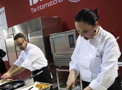 Sara Preceruti e Sabino Andrea Luisi, chef e sous chef della Locanda del Notaio di Pellio Intelvi (Como)
