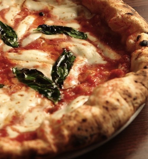 Margherita: a classic one for 6,50 euro, with piennolo tomatoes and buffalo mozzarella 7,50 euro