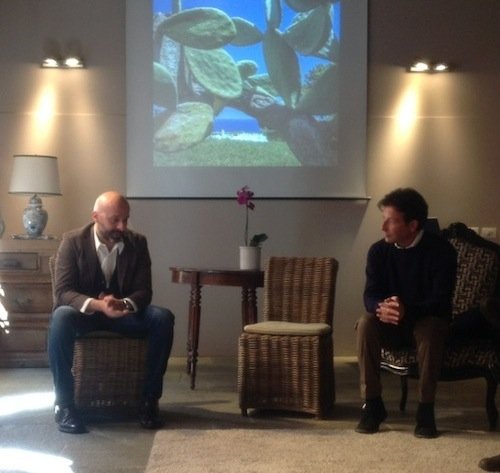Romito (a sinistra) illustra il progetto a Milano
