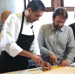 Davide Palluda insegna a René Redzepi a tirare la pasta alla Piemontese