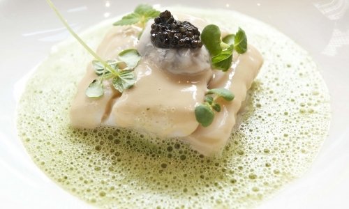 Nasello, brandade di baccala, salsa suprema al fegato del nasello, salsa shiso e caviale Calvisius di Antonio Guida