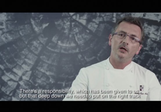 Andoni Luis Aduriz in the video presenting the chefs’ campaign to support Oceana