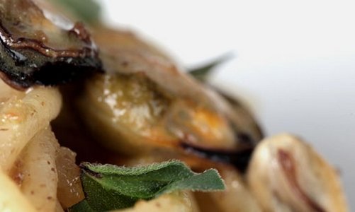 Particolare degli Spaghetti con cozze, origano fr