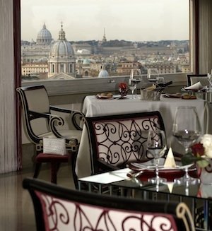 Splendida la vista dalla terrazza dell'hotel Hassler