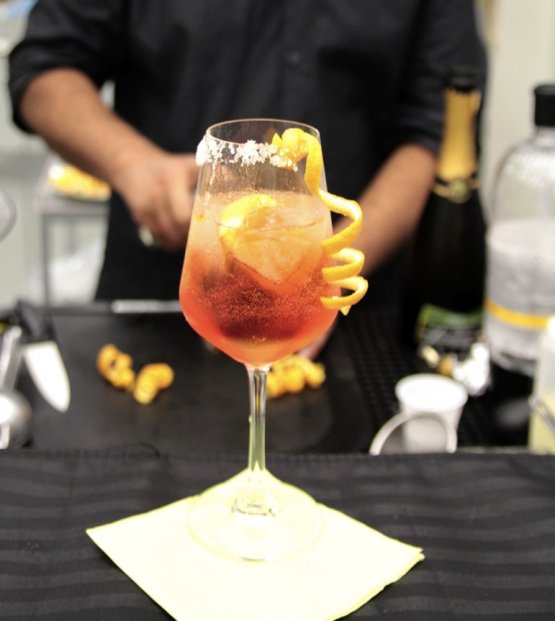 Oli-Spritz cocktail