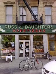 Russ and Daughters, al 179 di East Houston street, paradiso dei Bagels con cream (foto Wikipedia)