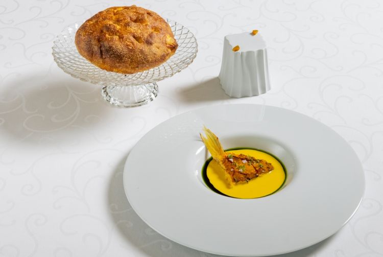 Sri Lanka Flavour è il piatto che ci ha conquistato maggiormente. Un collare di branzino golosissimo, da mangiare con le mani, sporcandosi goduriosamente, grazie a un beurre blanc allo zafferano che assale piacevolmente il palato