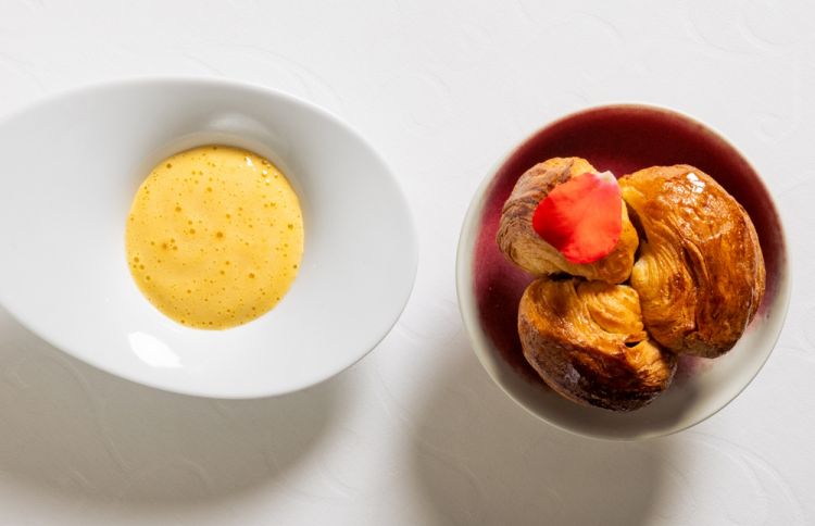 Se son rose fioriranno, l'ultimo, generoso boccone prima di lasciare il ristorante