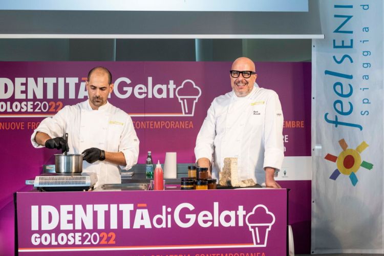 Paolo Brunelli, to the right. In the photo below, the ice cream he presented
