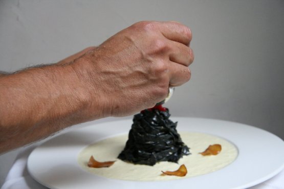 La pasta di seitan si ricava dalla farina di grano tenero: è la parte proteica contenuta nel frumento, ricca di proteine vegetali