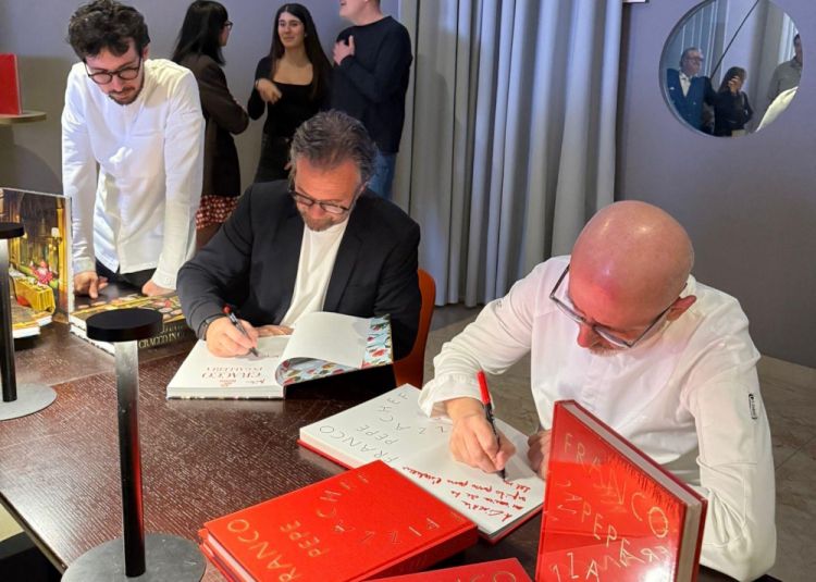 Il momento del "firma copie"