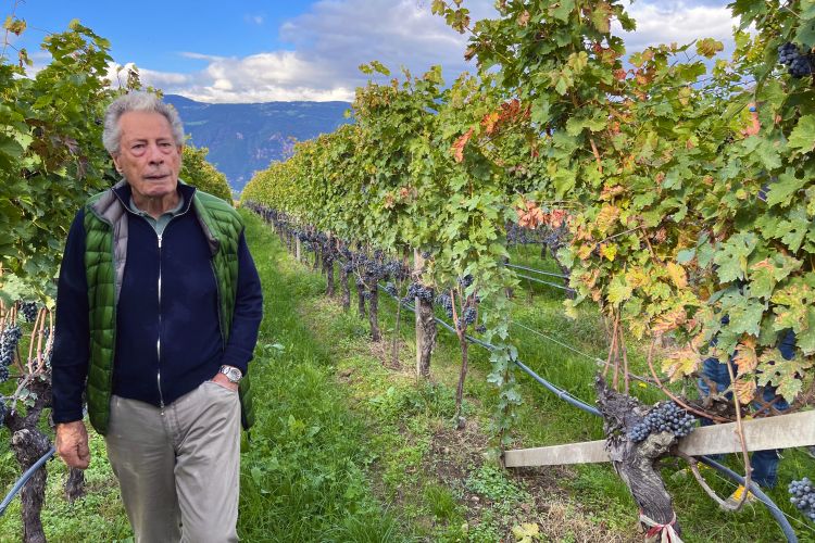 Luis Raider nel vigneto dove è nato il Lafóa