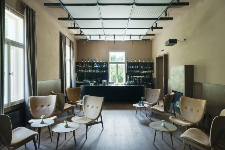 La stanza dell'aperitivo e del dessert, primo e ultimo passaggio dell'esperienza all'Atelier (foto Paolo Riolzi)