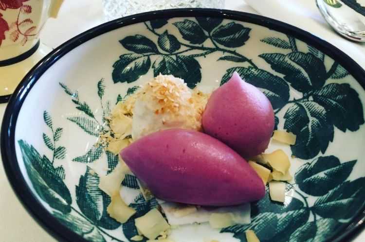 Purple Rain, dessert di Karime Lopez, Gucci Osteria da Massimo Bottura, Firenze
