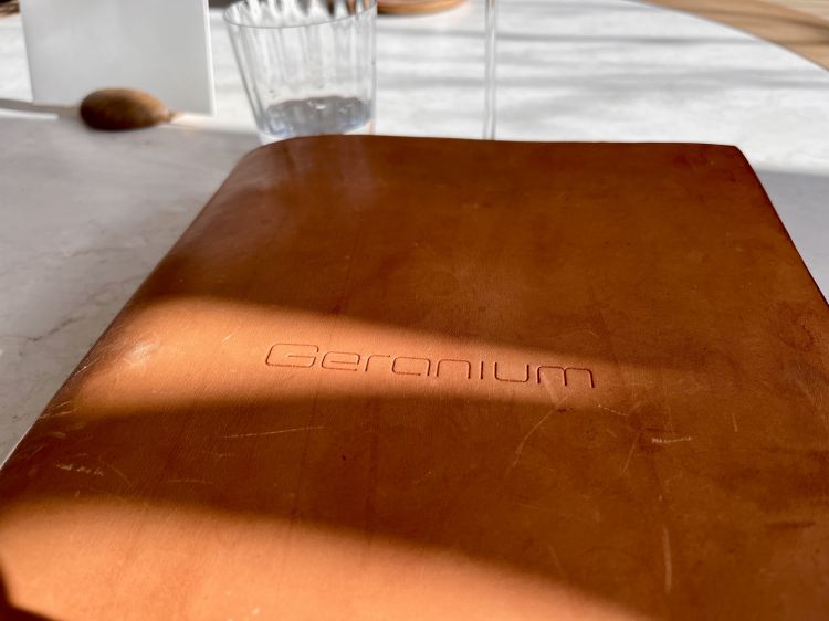 With 4’500 labels, the wine list at Geranium is one of the richest in the world. An encyclopaedia with no preconceptions with regards to styles, Domaines and Chateaux and natural wines or of new generation. You can read it all in digital format 
