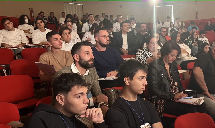 L'auditorium con ragazzi dell'alberghiero Einaudi di Foggia
