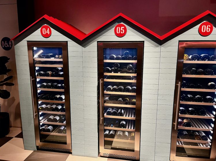 Le wine cellar/cabine
