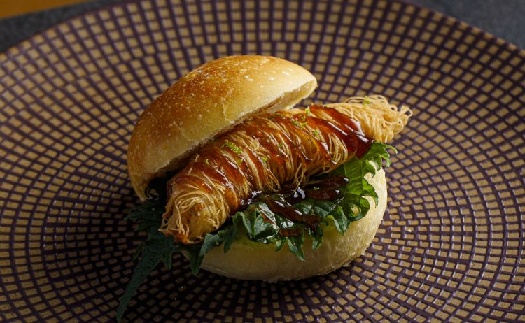 Maritozzo con mazzancolla in pasta kataifi, salsa ponzu e shiso