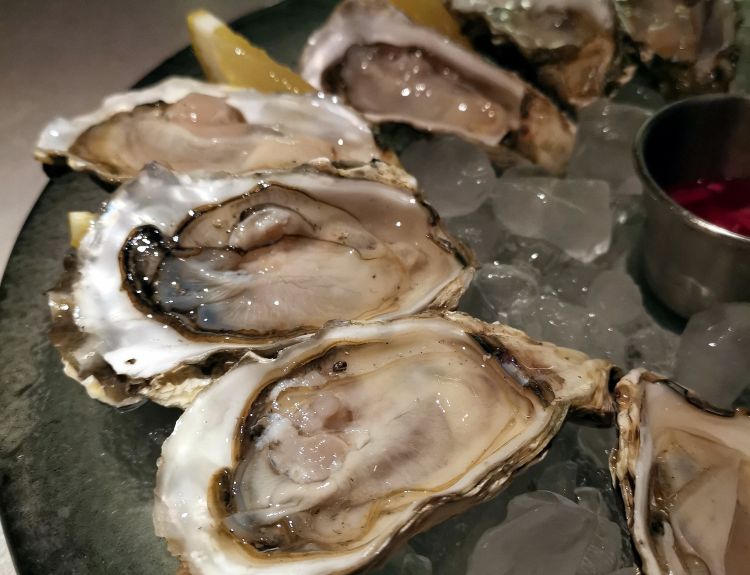 Sebbene ci siano anche proposte di carne nei menu, il nome di Crizia è decisamente associato alla cucina di mare - rara nella capitale, e per questo ancora più preziosa
