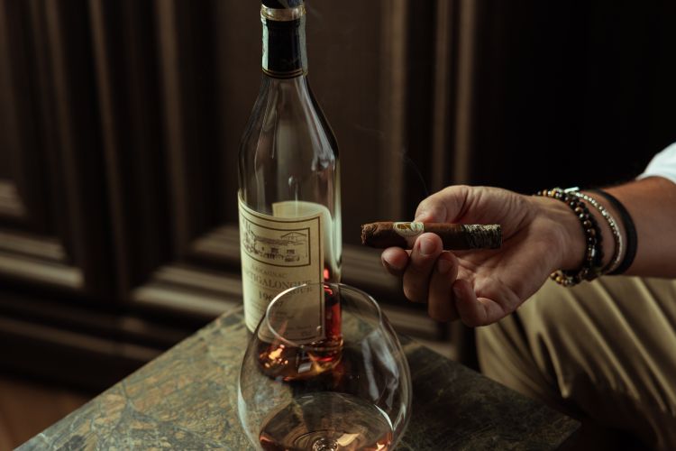 C'&egrave; anche una Cigar Room
