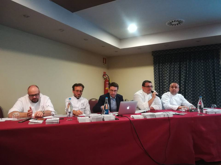 Il tavolo di presidenza del congresso: Andrea Alfieri, Emanuele Vallini, Raffaele Geminiani, Paolo Barrale, Vincenzo Guarino
