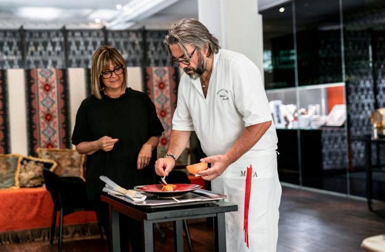 Léveillé con la moglie Daniela Piscini, responsabile della sala di Miramonti l'Altro: dal loro incontro è nata una storia d'amore e di cucina che dura da oltre 30 anni
