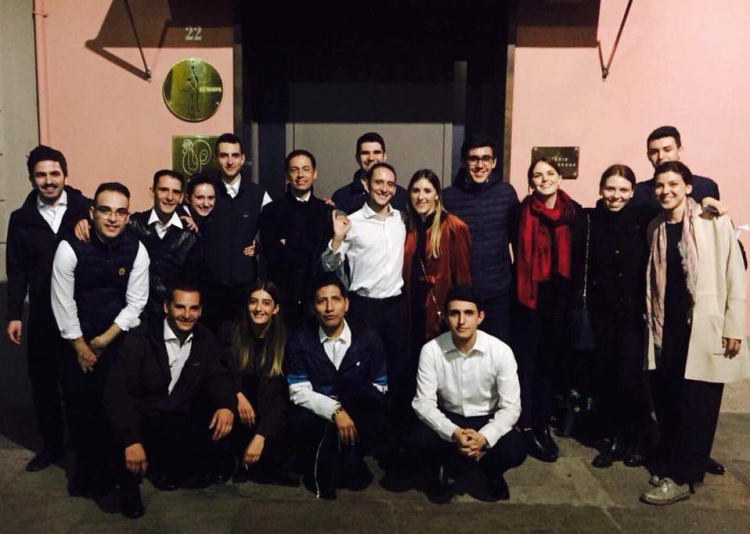Il giorno dopo la lezione di Palmieri alla Iulm, gli studenti sono stati invitati a far servizio in sala all'Osteria Francescana. Per molti di loro, un'esperienza memorabile