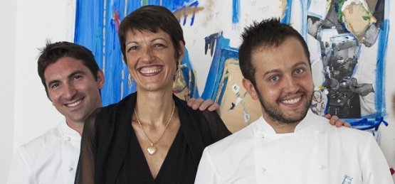 Stefania Moroni, daughter of Aimo and Nadia, with the two chefs form Il Luogo: Fabio Pisani and Alessandro Negrini, right (photo by Brambilla / Serrani) 
