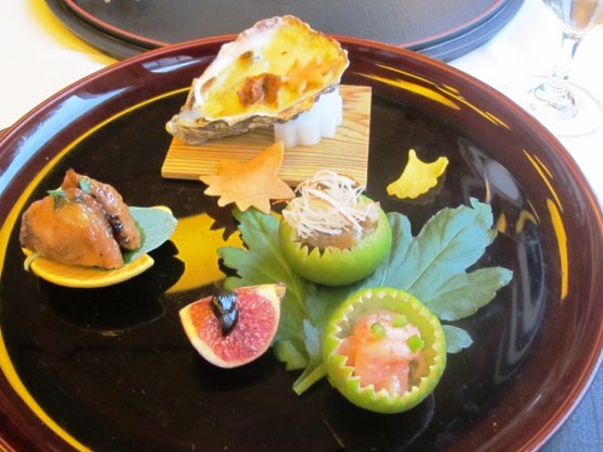 Crudi di mare in carta allo Yamazato dell'hotel Okura (foto Cauzzi)