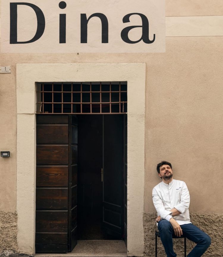 Il ristorante si chiama Dina in onore della nonna di Alberto Gipponi. Che ha condiviso questa foto poche settimane fa, in occasione di quello che sarebbe stato il centesimo compleanno della signora Dina
