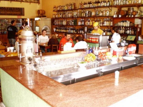 Particolare di sala del Mocotó. A stupire è anche l'immensità della carta delle cachaça: quasi 400 referenze (foto gobrazil.about.com)