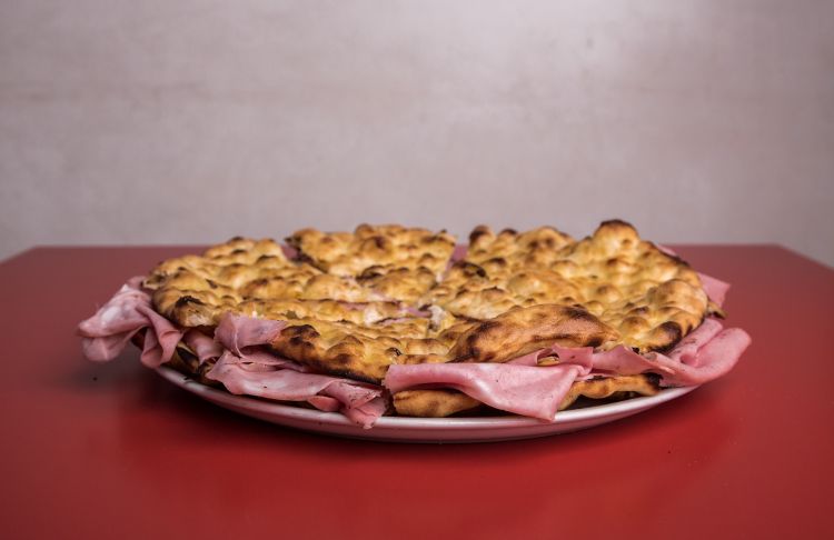 Pizza e mortazza, un classicissimo