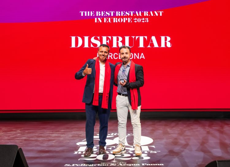 Oriol Castro ed Eduard Xatruch sul palco della World's 50 Best 2023
