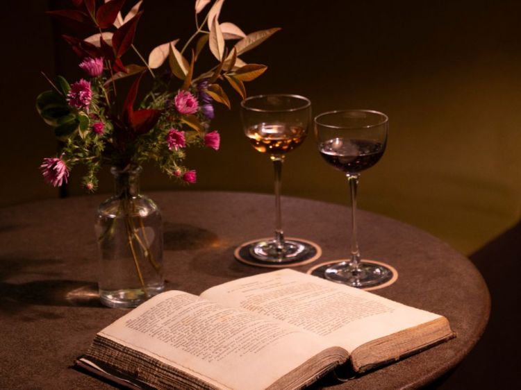 Materiali e forme morbide che rendono l’atmosfera più equilibrata e contemporanea
