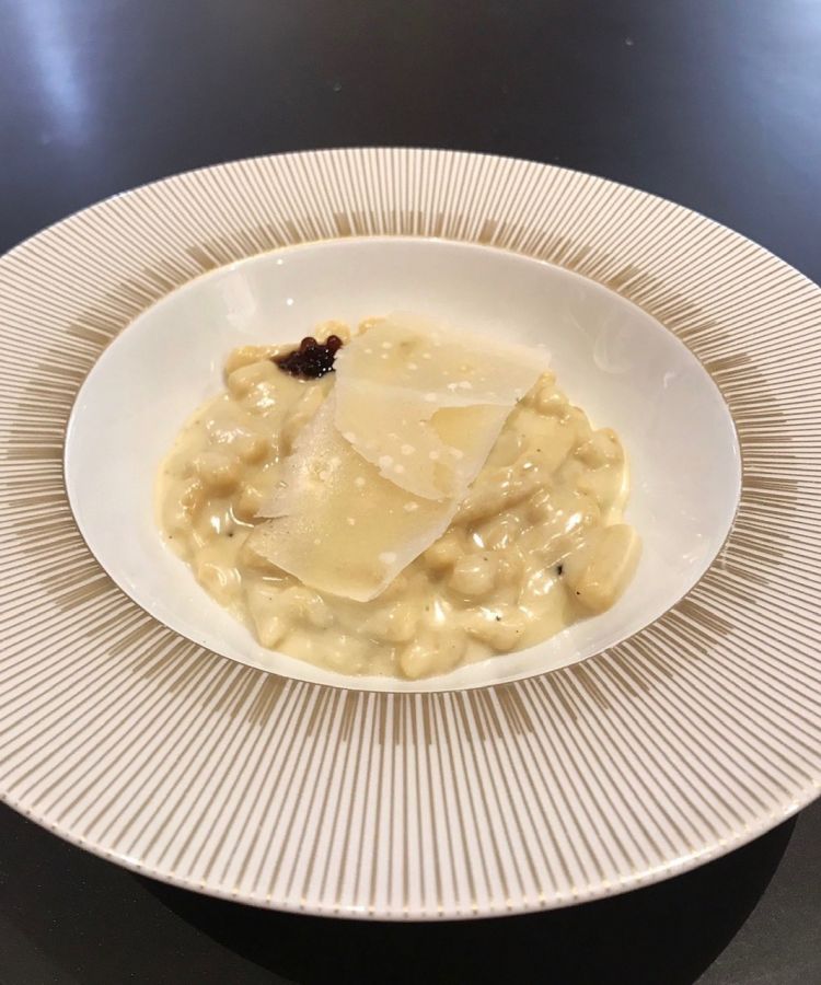Passatelli alla crema di Parmigiano Reggiano Frisona alta stagionatura, pane sour e crosta di Parmigiano Reggiano polverizzata 1 a 1 con la noce moscata
