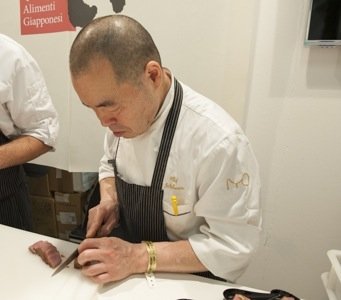 Harua Ichikawa, chef giapponese dell'Iyo di Milano, ospite dello stand Jetro Italia (foto Brambilla-Serrani)