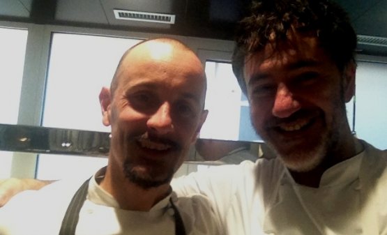 Enrico Crippa con Rino Duca, autore del racconto. In questi giorni parte del team del Piazza Duomo è impegnato a Londra per Stelle di Stelle