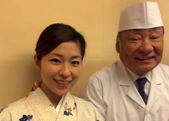 Marie e Seijiro Udono, quarta e terza generazione del ristorante Matsunoya di Kobe, aperto 99 anni fa
