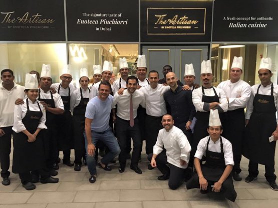 Group photo, this time with the kitchen staff. Standing, we have executive chef Luca Tresoldi (in the middle, hugging Lebanese patrons Firas and Hassan Fawaz). Kneeling, with a white jacket, Riccardo Monco, first chef in Florence and co-manager of the kitchen offer in Dubai ("Luca and I are always on Skype", he explains)
