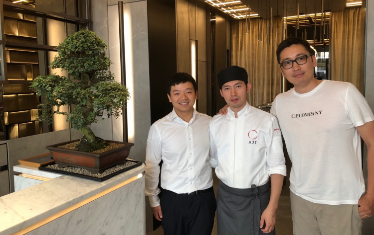Il restaurant manager Federico Zhu, chef Lin Yin Lu e il patron Claudio Liu

