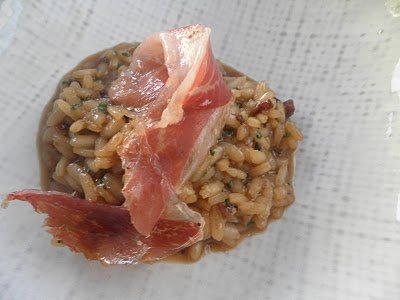 Il Riso di prosciutto iberico mantecato con formaggio della Garrotxa, provincia catalana di Sergio Humada (foto Regol)