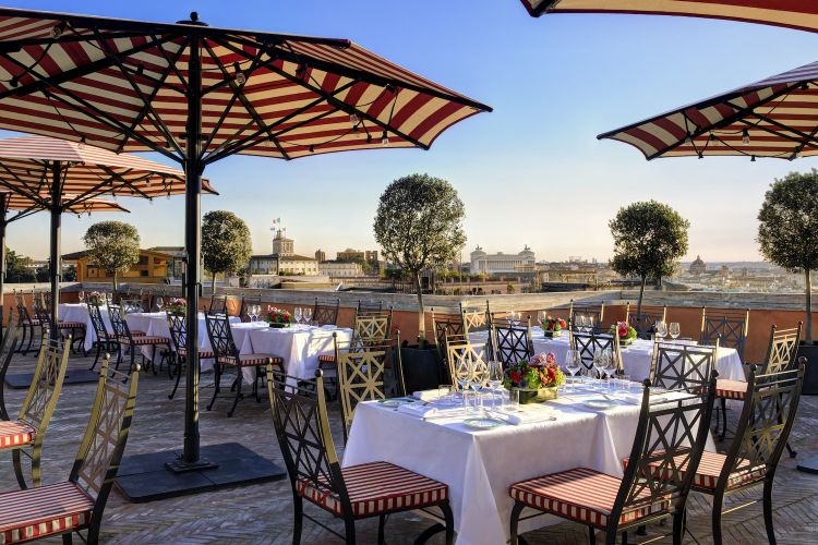 La Terrazza Cielo dell'Hotel de la Ville, a Roma