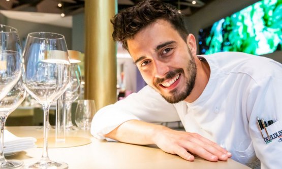 Lo chef Edoardo Traverso, nato a Bordighera, dal è a capo delle cucine di Identità Golose Milano in collaborazione e con la supervisione dello chef Andrea Ribaldone
