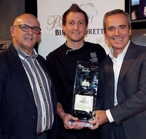 Claudio Sadler e Alfredo Pratolongo premiano Christian Milone della Gastronavicella della Trattoria Zappatori a Pinerolo (Torino), vincitore dell'edizione 2012