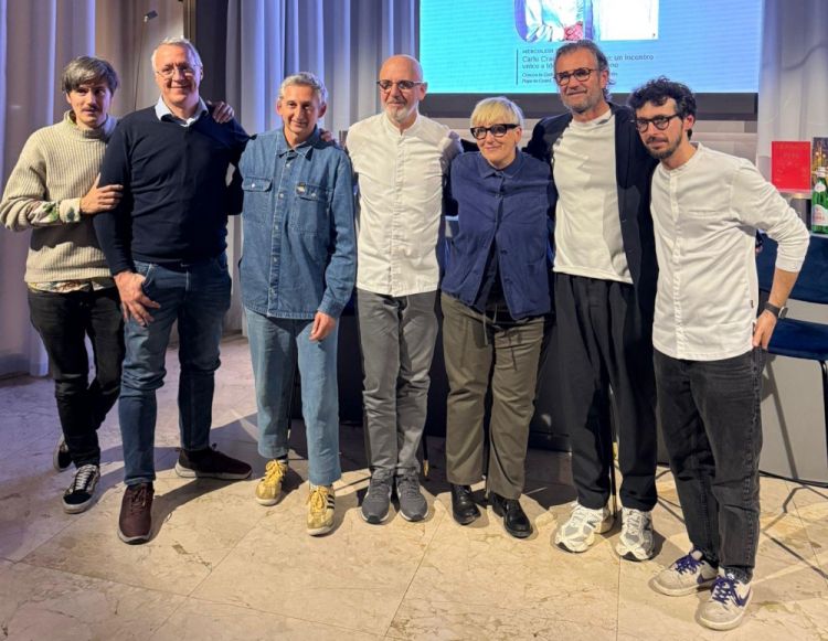 Da sinistra: Sebastiano Mastroeni di Toiletpaper, Gabriele Zanatta, Pierpaolo Ferrari, Franco Pepe, Elisia Menduni, Carlo Cracco, Luca Sacchi