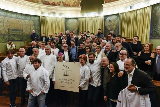Group photo with the Ambasciatori del Gusto
